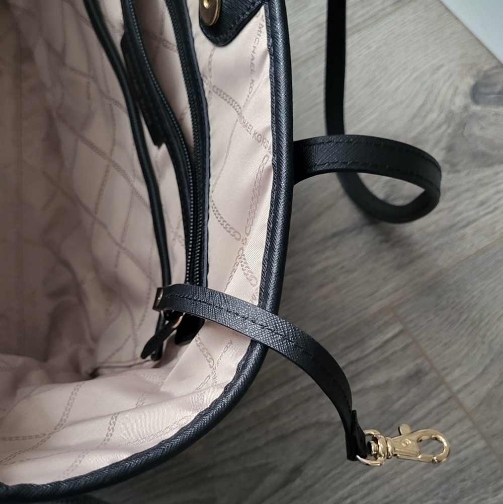 Michael Kors Eva Large Tote Bag - Picture 6 of 14